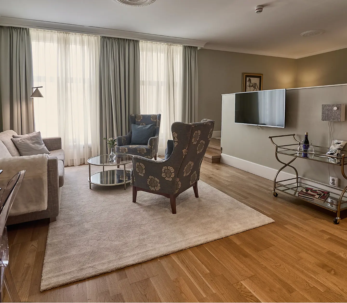 Suite with mirror, seating area and desk