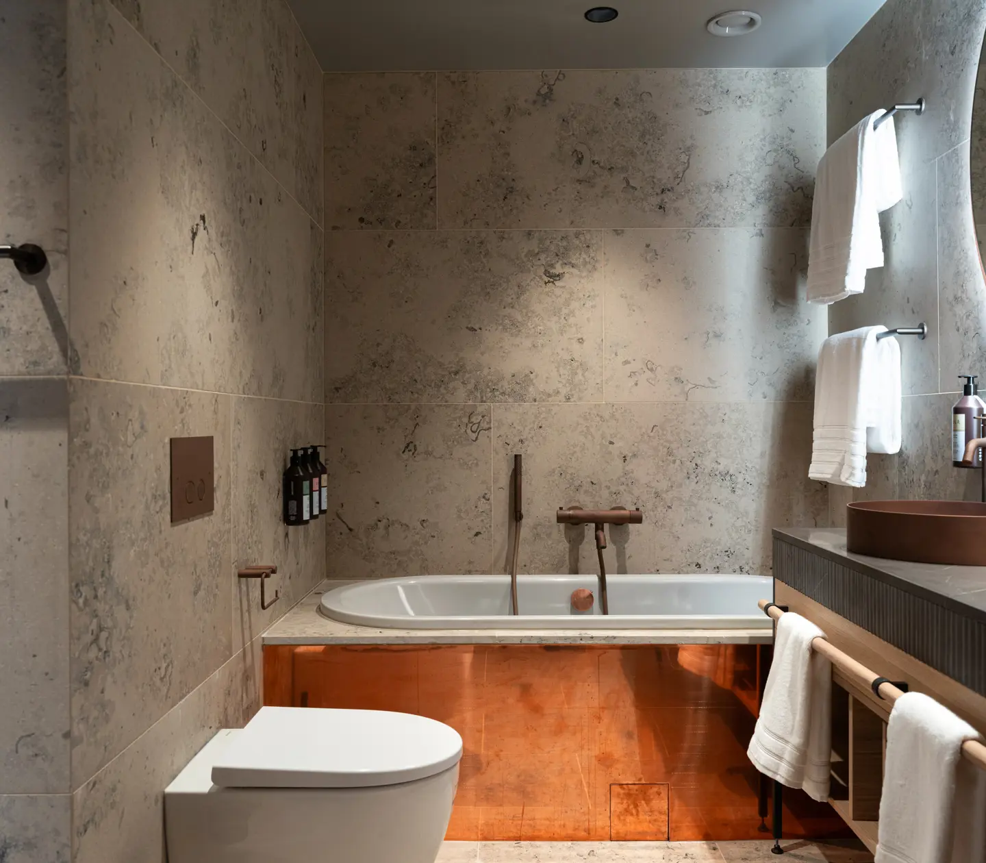 A Bathroom at Elite Hotel Frost with copper-toned bathtub