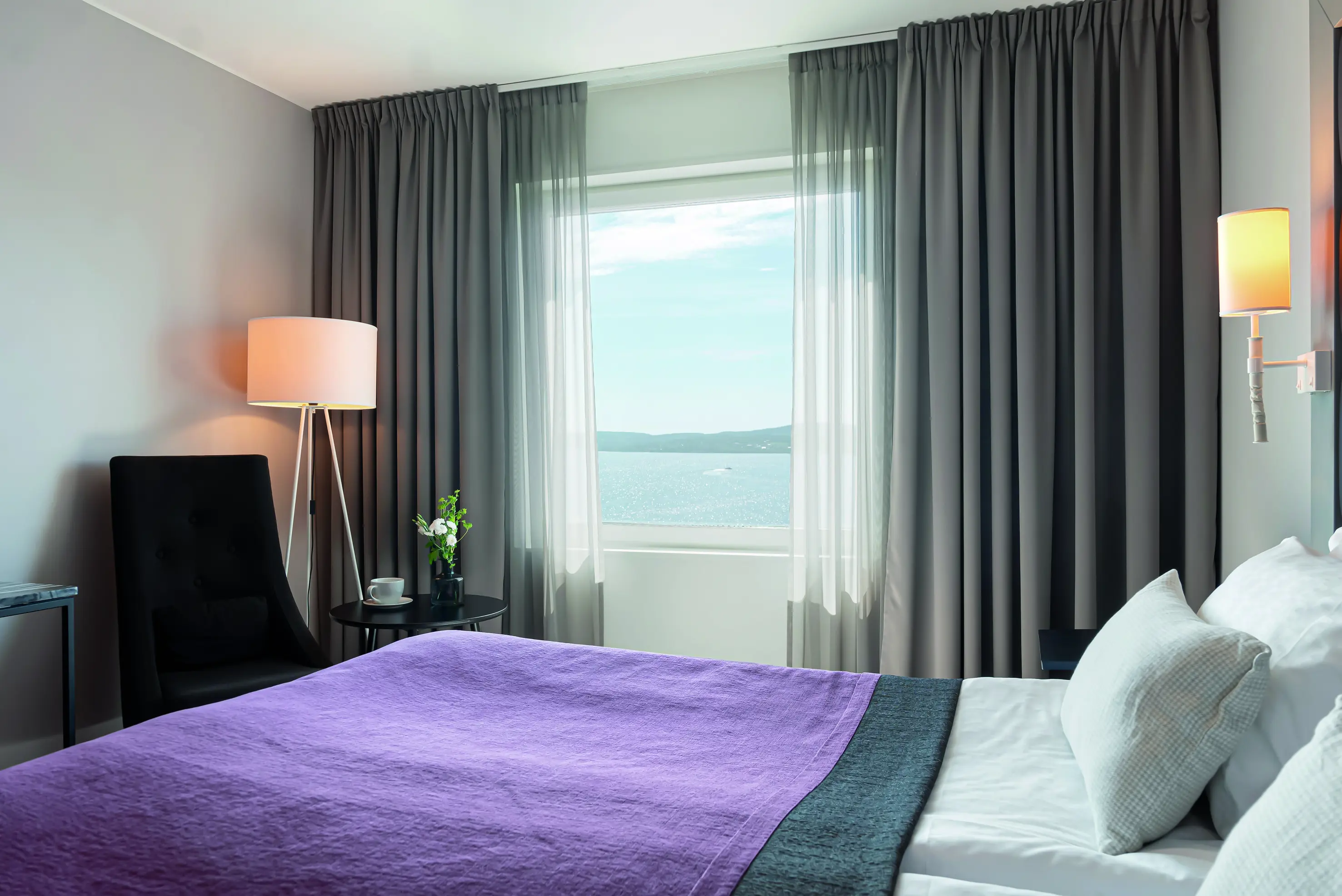 Room with a beautiful view and a double bed